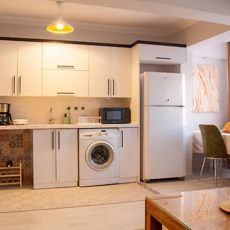 Cozy Seaside Retreat W Sea View In Apartamento Kusadasi