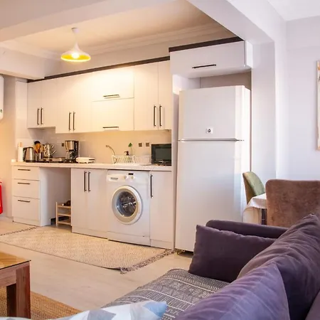 Cozy Seaside Retreat W Sea View In Apartamento *